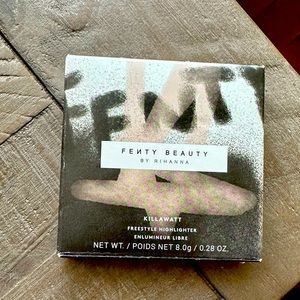 Fenty Beauty by Rihanna kilowatt Highlighter - Trophy Wife